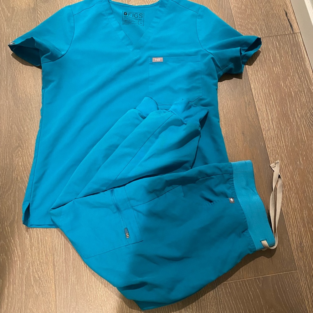 Limited Edition Figs Teal Scrub Set M\MP